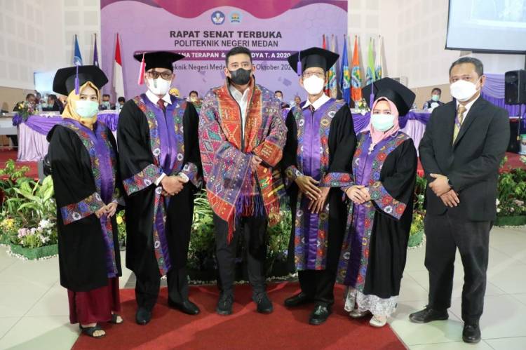 Walikota Medan Beri Motivasi Pada Wisudawan Polmed