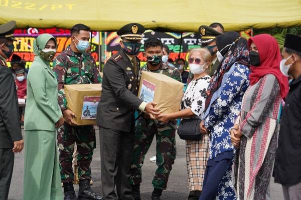 HUT ke 76 TNI, Korem 022/PT Salurkan Seribuan Sembako