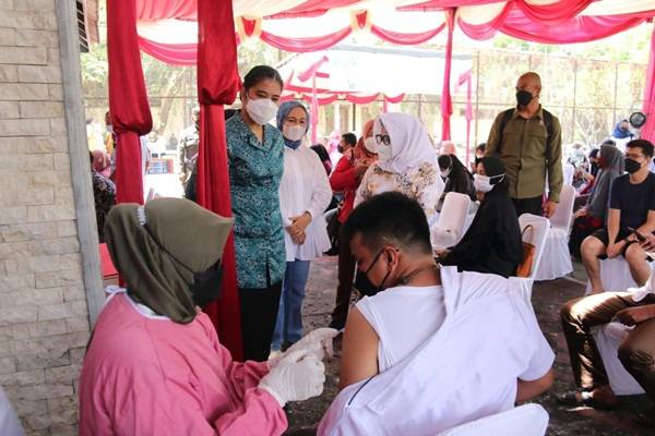 Keluarga Besar Pengajian Sejuta Umat Gelar Vaksinasi, Ketua PKK Kota Medan Berikan Apresiasi