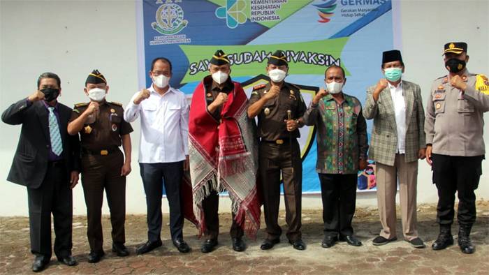 Kajati Sumut Tinjau Kegiatan Adhyaksa Peduli Vaksin Covid-19 di Kejari Humbahas