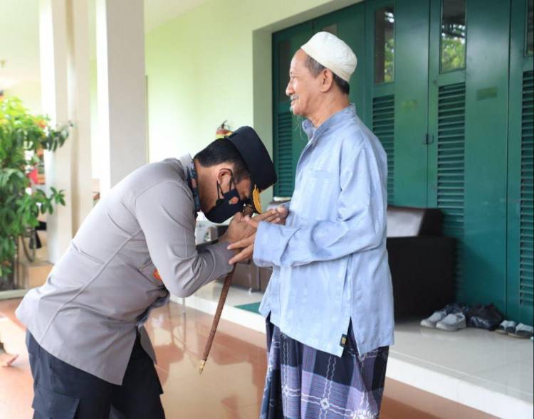Irjen Pol Nico Afinta Sambangi Gus Ali Pimpinan Ponpes Bumi Sholawat