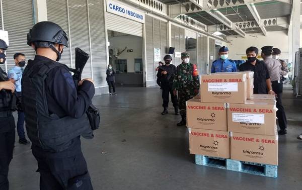 205 Ribu Vaksin Coronovac Tiba di KNIA,  Dikawal Ketat Brimob Menuju Dinkes Provinsi Sumut