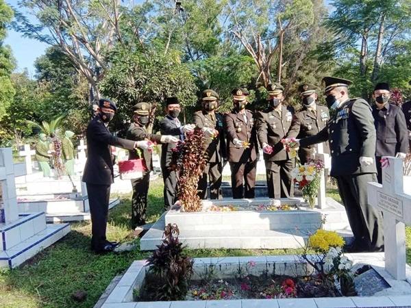 Batalyon B Pelopor Brimob Sumut Hadiri Ziarah di TMP Nagur Pematangsiantar