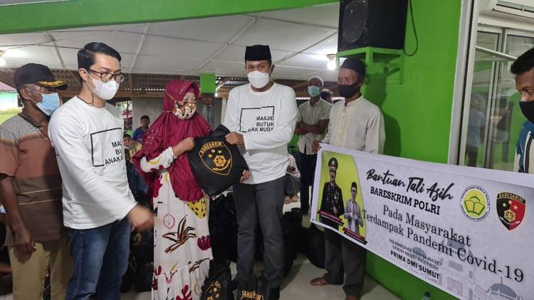 Peduli Warga Sumut, Kabareskrim Polri Berbagi Tali Asih Kepada Bilal Mayit