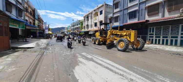 Dikritik Warga Tanam Pohon Pisang,Pemkab Labuhanbatu Perbaikan Jalan Berlobang