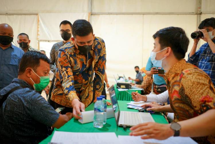 Bobby Nasution Tinjau Pelaksanaan Vaksinasi untuk supir Angkutan Umum