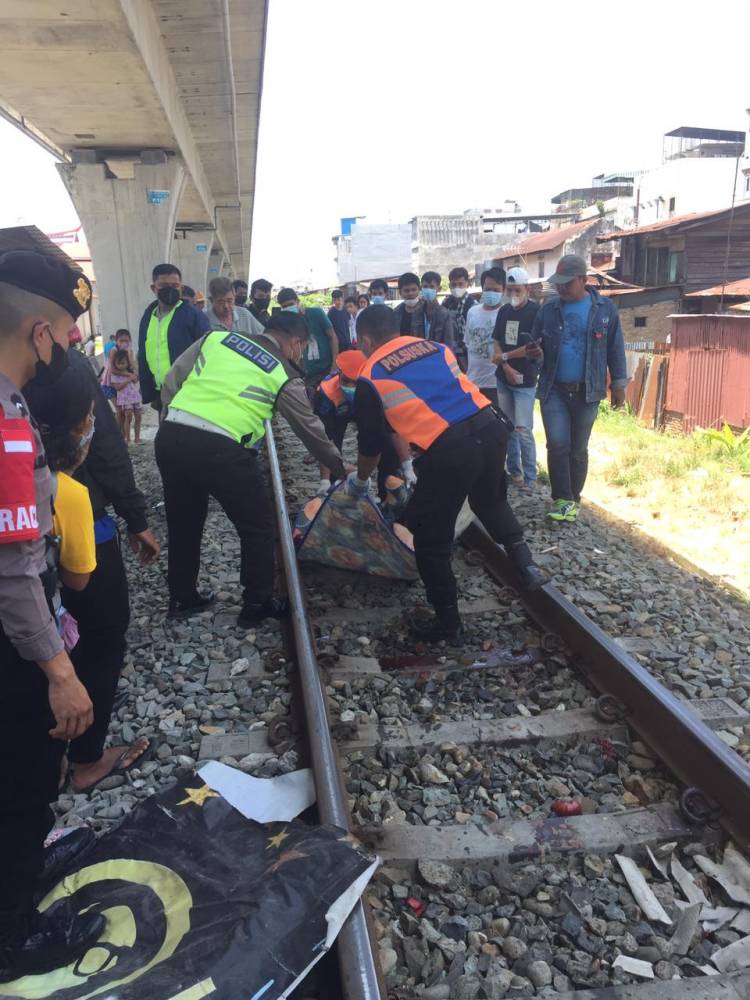 Mabuk Tuak, Pria Tanpa Identitas Disambar Kereta Api