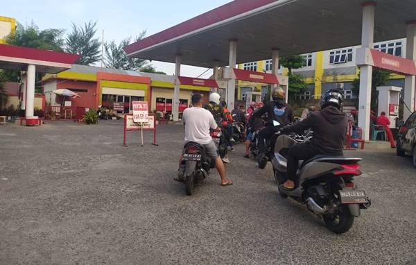 Pengguna Kendaraan Bermotor di Sumut Keluhkan Kelangkaan BBM di Sejumlah SPBU