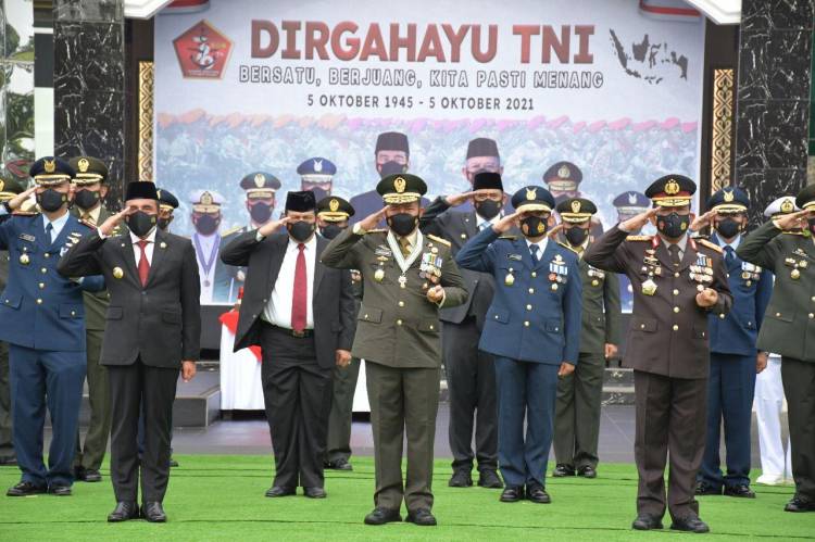 Bobby Nasution Bersama Pangdam I BB dan Gubsu Ikuti Upacara Peringatan HUT ke-76 TNI