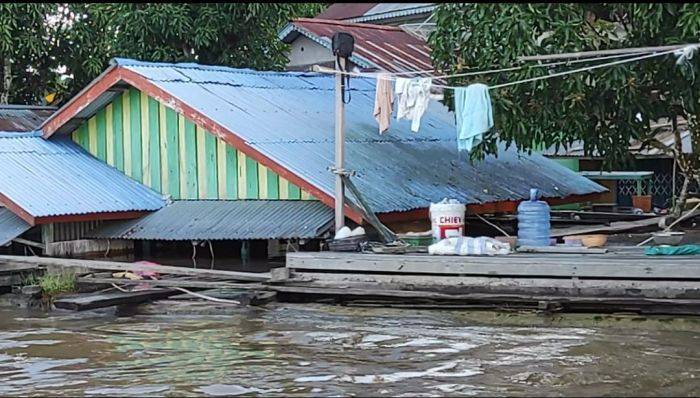Sungai Kapuas Kalbar Banjiri Renggut Satu Nyawa Melayang