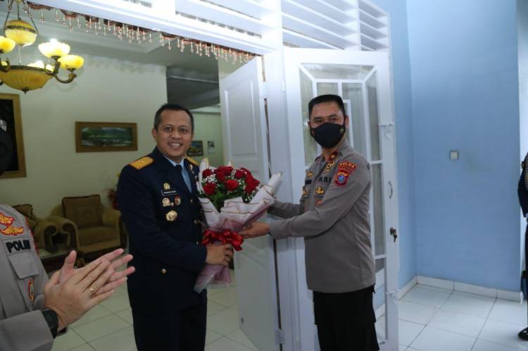 Pangkosek III Medan Dapat Kejutan Dari Waka Polda Sumut di HUT TNI ke-76