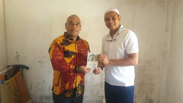 Sekda dan Ketua FPG DPRD Labura  Apresiasi Buku "Kamus Cakap Anak Medan"