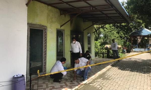 Kantor Kepala Desa Selemak Dimolotov OTK, Kaca dan Aula Rusak