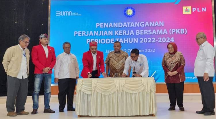 Setelah Menanti 10 Tahun, Manajemen dan Serikat Pekerja PLN Akhirnya Teken Perjanjian Kerja Bersama