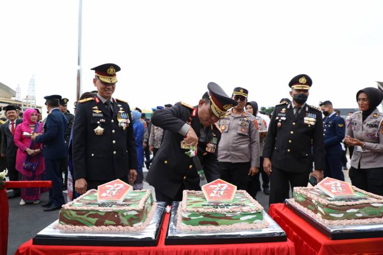 Hadiri HUT TNI ke 77, Kapolda Sumut : Semoga TNI-Polri Semakin Kompak dan Solid