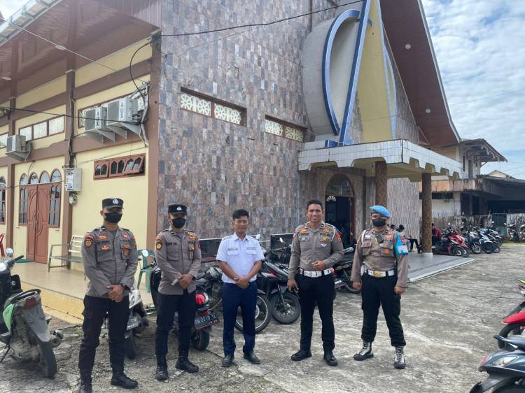 Polres Nias Amankan Kebaktian Ibadah Minggu