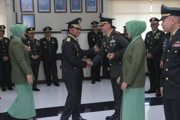 Mayjen TNI Aby Ismawan Pimpin Upacara Kenaikan Pangkat Anggota Pusat Zeni TNI AD