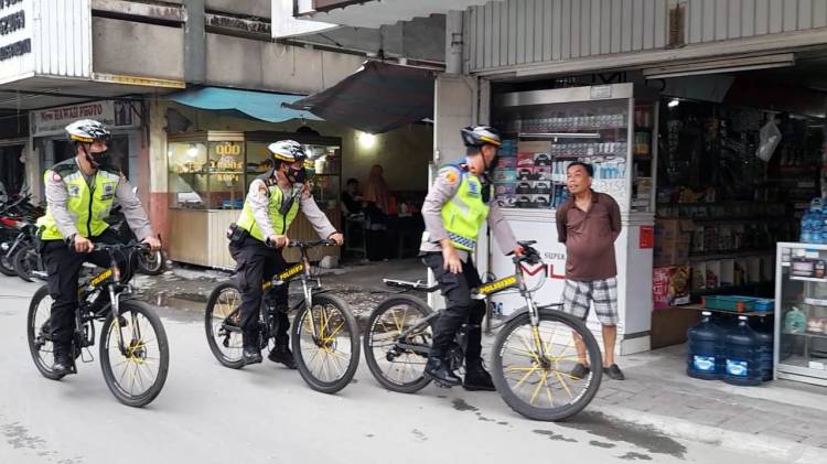 Ciptakan Rasa Aman, Kapolsek Medan Baru bersama Personel  Patroli Sepeda