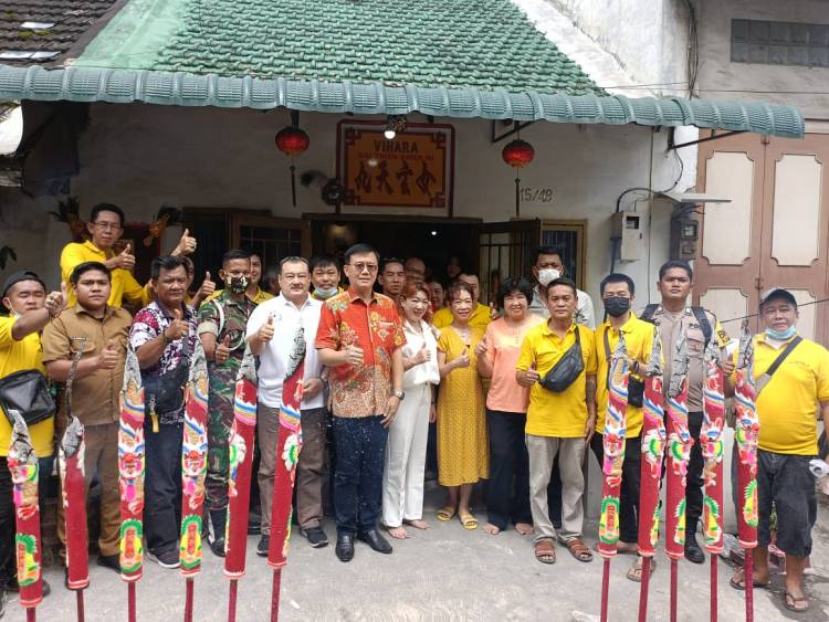 Vihara Qui Thien Shien Bagi 200 Paket Sambako untuk Warga Miskin