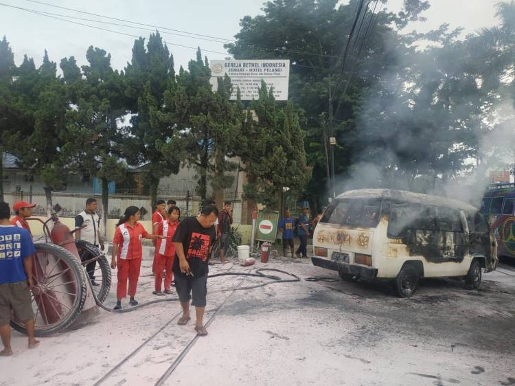 Mobil Penumpang Terbakar Usai Isi BBM