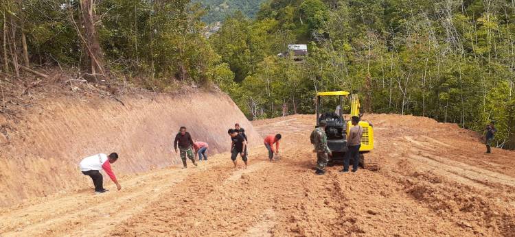 Kebersamaan Satgas TMMD ke 115 Kodim 0311/Pessel dan Masyarakat Sungat Terlihat