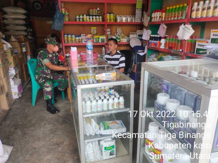 Babinsa Koramil 08/TB Cek Ketersediaan Pupuk Subsidi Ke Pengecer Resmi