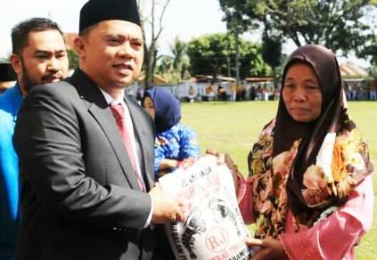 Peringati Hari Sumpah Pemuda, Bupati Erik Adtrada Inspektur Upacara di Lapangan Ika Bina Rantauprapat