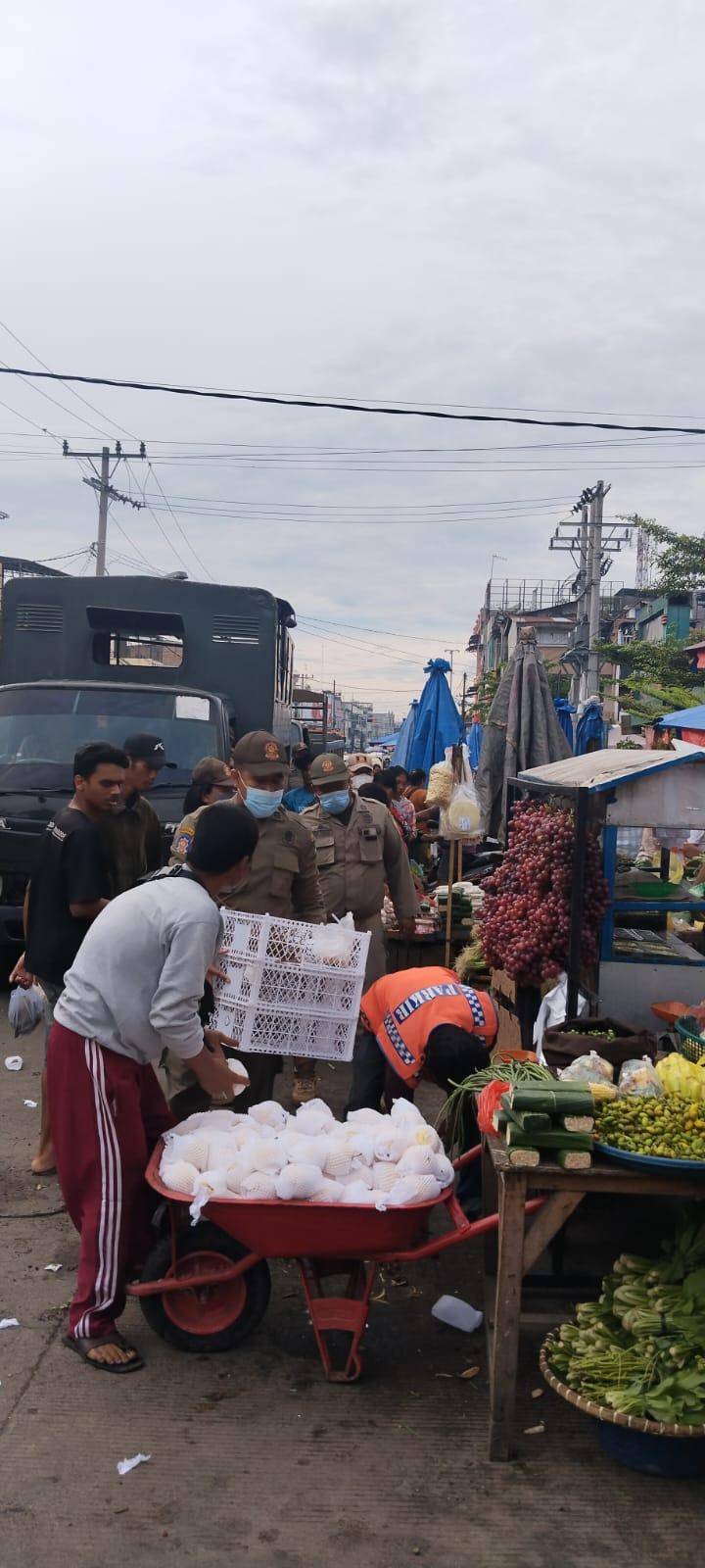 Satpol PP Kota Medan Himbau Pedagang Pasar Tidak Berjualan Diatas Badan Jalan