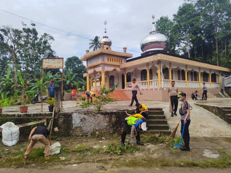 Menyambut HUT Humas Polri Ke-71 Tahun 2022, Polres Nias lakukan Bakti Sosial di tempat Ibadah