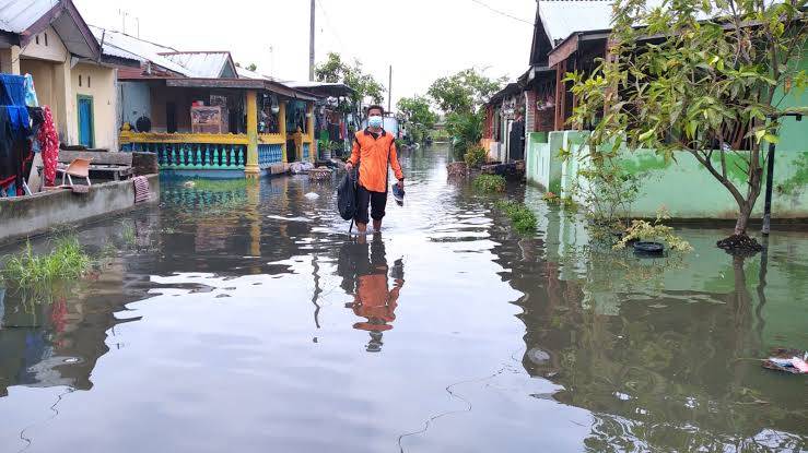 Pasca Sepekan Ribuan Rumah Terendam Banjir, Kinerja Camat Medan Labuhan Cari dan Salurkan Bantuan Jadi Gunjingan Warga