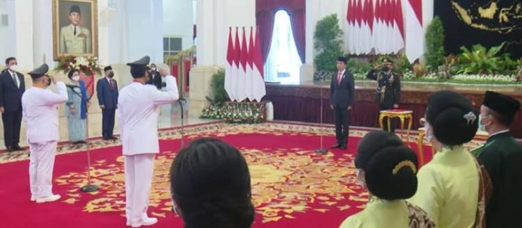 Sri Sultan Hamengkubuwono X Resmi Dilantik Presiden Jokowi Sebagai Gubernur DIY