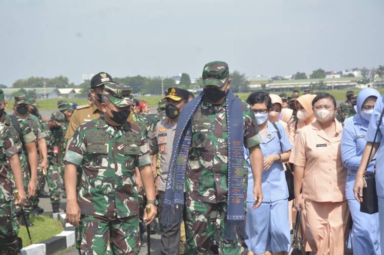 Pangdam I/BB Bersama Dankosek I Sambut Kasau di Lanud Soewondo