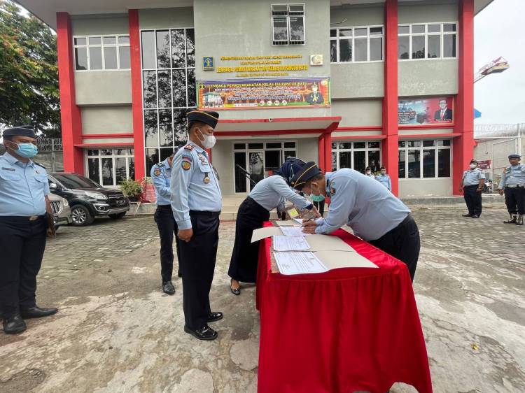 Lapas Kelas IIA Pancur Batu Kanwil Ucapkan Ikrar dan Tanda Tangan Pakta Integritas, Kalapas : Netral pemilihan umum 2024&nbsp;