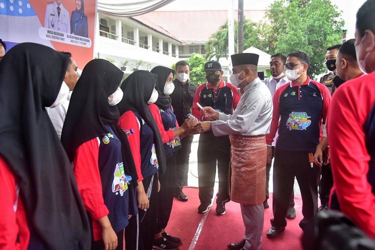 Gubernur Edy Rahmayadi Berikan Tablet Penambah Darah untuk Remaja Putri