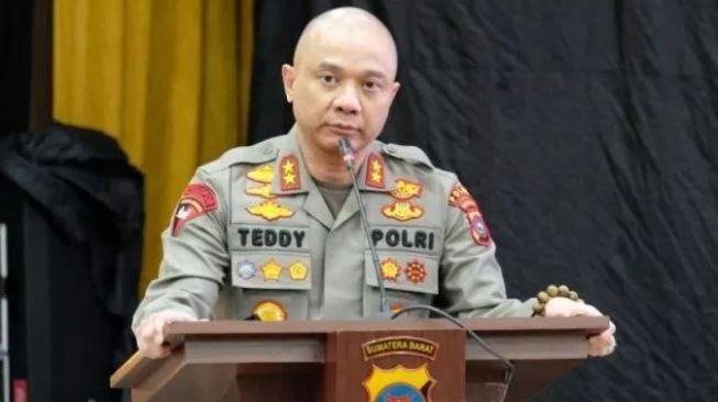 Kapolda Sumbar Pengganti Kapolda Jatim Kabarnya Ditangkap karena Narkoba ?