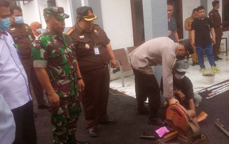 Kejaksaan Keluarkan Kepulan Asap Tebal Musnahkan BB