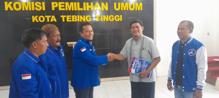 DPC Partai Demokrat Kota Tebingtinggi Serahkan PO 03 Terbaru Ke KPUD