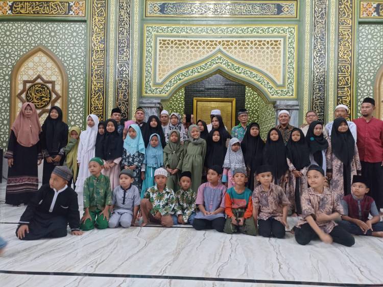 Ustadz Abdul Ajak Ummat  Meneladani Nabi Muhammad SAW