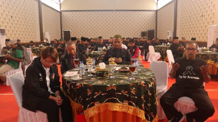 Dansat Brimob Polda Sumut Pimpin Doa Bersama Untuk Korban Stadion Kanjuruhan Malang