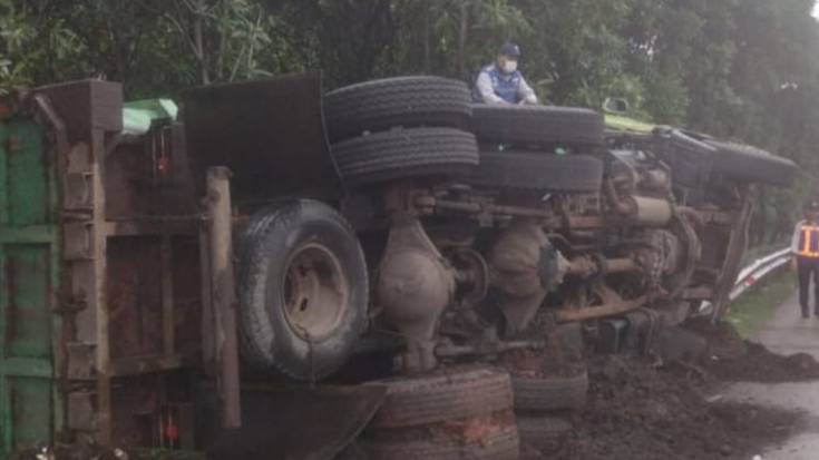 Lagi dan Lagi Truk Terguling Kembali Terjadi di Ruas Jalan Tol