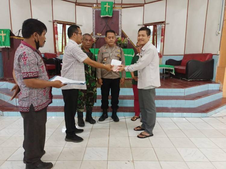 Bupati Nikson Salurkan Bantuan ke Rumah Ibadah Terdampak Bencana Gempa