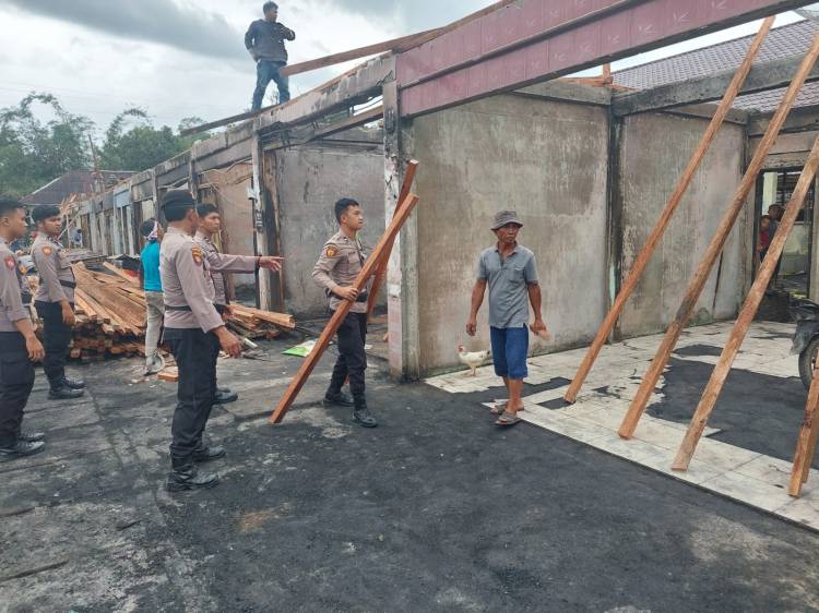Polres Toba Bantu Pembangunan Kembali Kios yang terdampak gempa