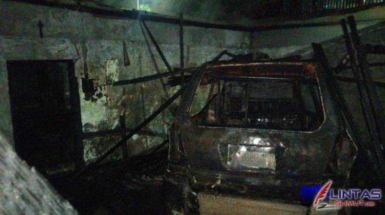 Rumah dan Mobil Ludes Dimangsa Api di Sicanang Belawan