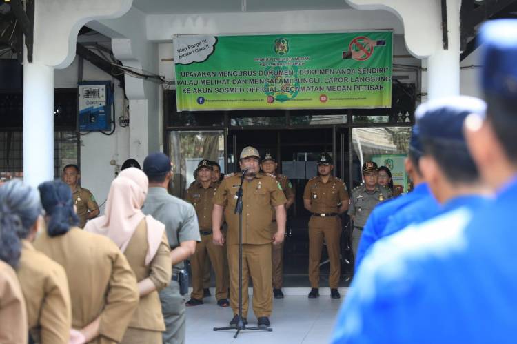 Tim Gabungan Satpol PP Bongkar Pos Organisasi Masyarakat di Kawasan Kebun Bunga Petisah