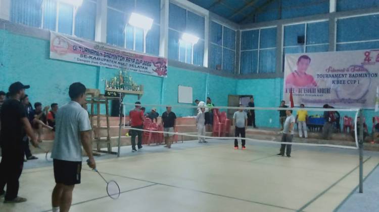 Turnamen Badminton K&rsquo;Bee Cup I Resmi Dibuka