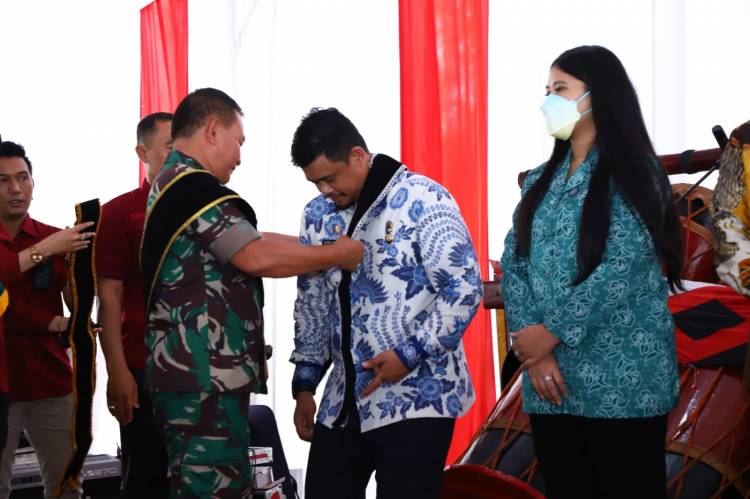 Kasad Kukuhkan Pangdam I/BB Bersama Wali Kota Sebagai Bapak Asuh Anak Stunting Kota Medan