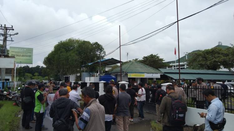 Personil polsek Percut sei tuan Gelar  Pam Unras di Kantor BPOM