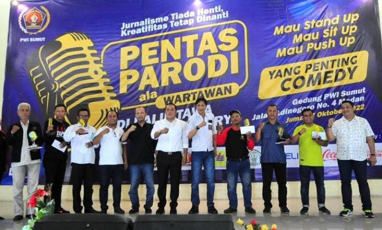 Pentas Parodi Ala Wartawan PWI Sumut Bemar-benar Menghibur