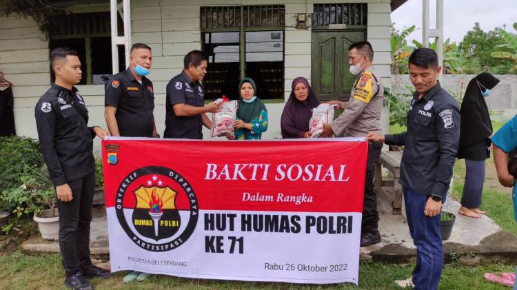 Menyambut HUT Humas Polri  Ke 71, Humas Polresta Deli Serdang Bagikan Sembako Ke Anak Yatim, Dan Kaum Duafa