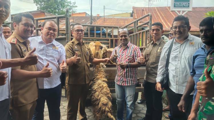 Bobby Nasution Serahkan 15 Ekor Kambing Pada Perayaan Deepavali Tahun 2022